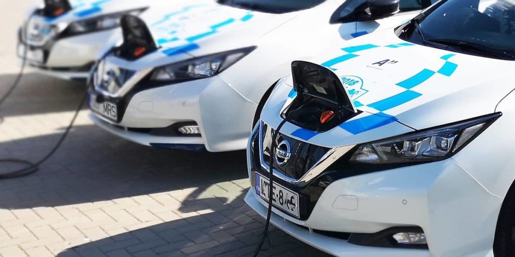 Vor dem Abschleppen vom E-Auto den Neutralmodus aktivieren