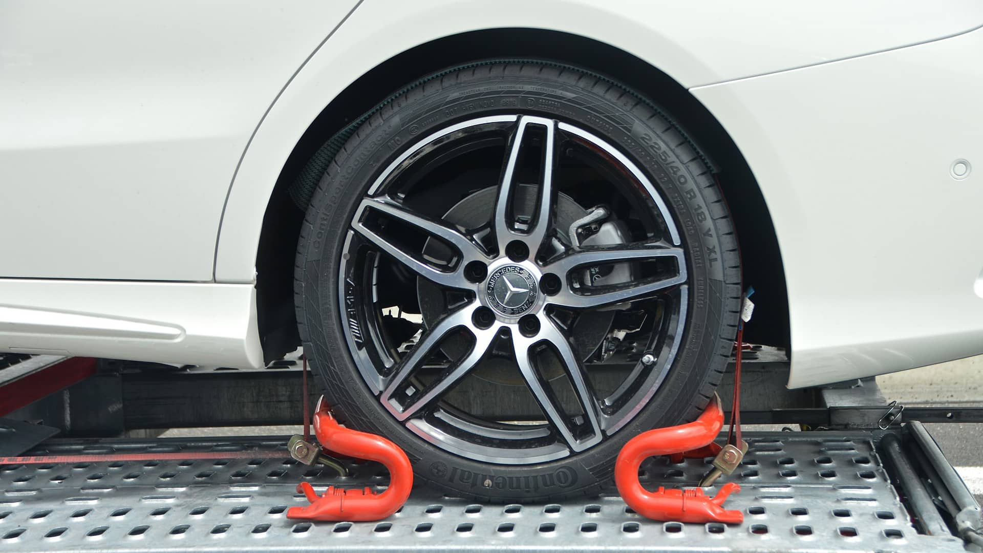 Wie schleppt man ein Elektroauto ab?